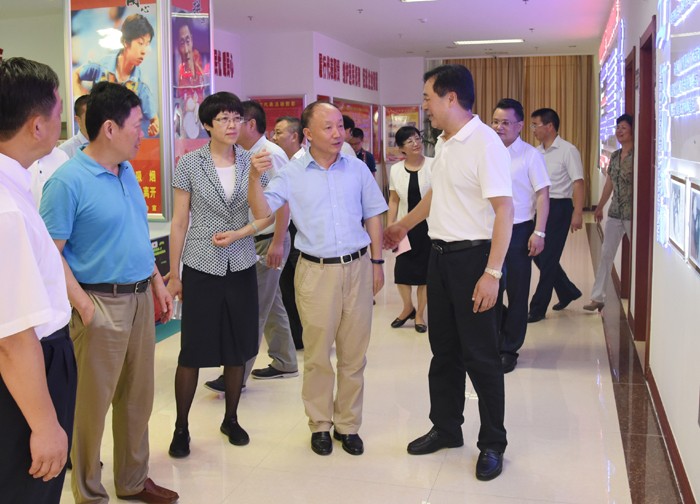 省委書記、省總工會副主席徐發成一行來安徽天康集團開展“清涼”活動。